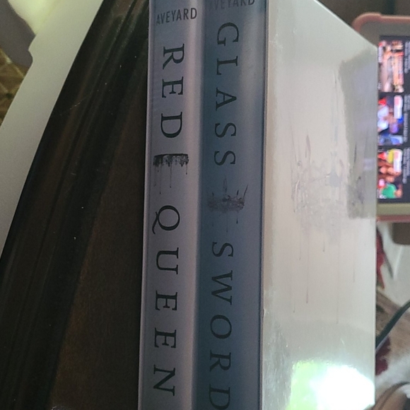 Book set Glass Sword-Red Queen - Picture 3 of 5